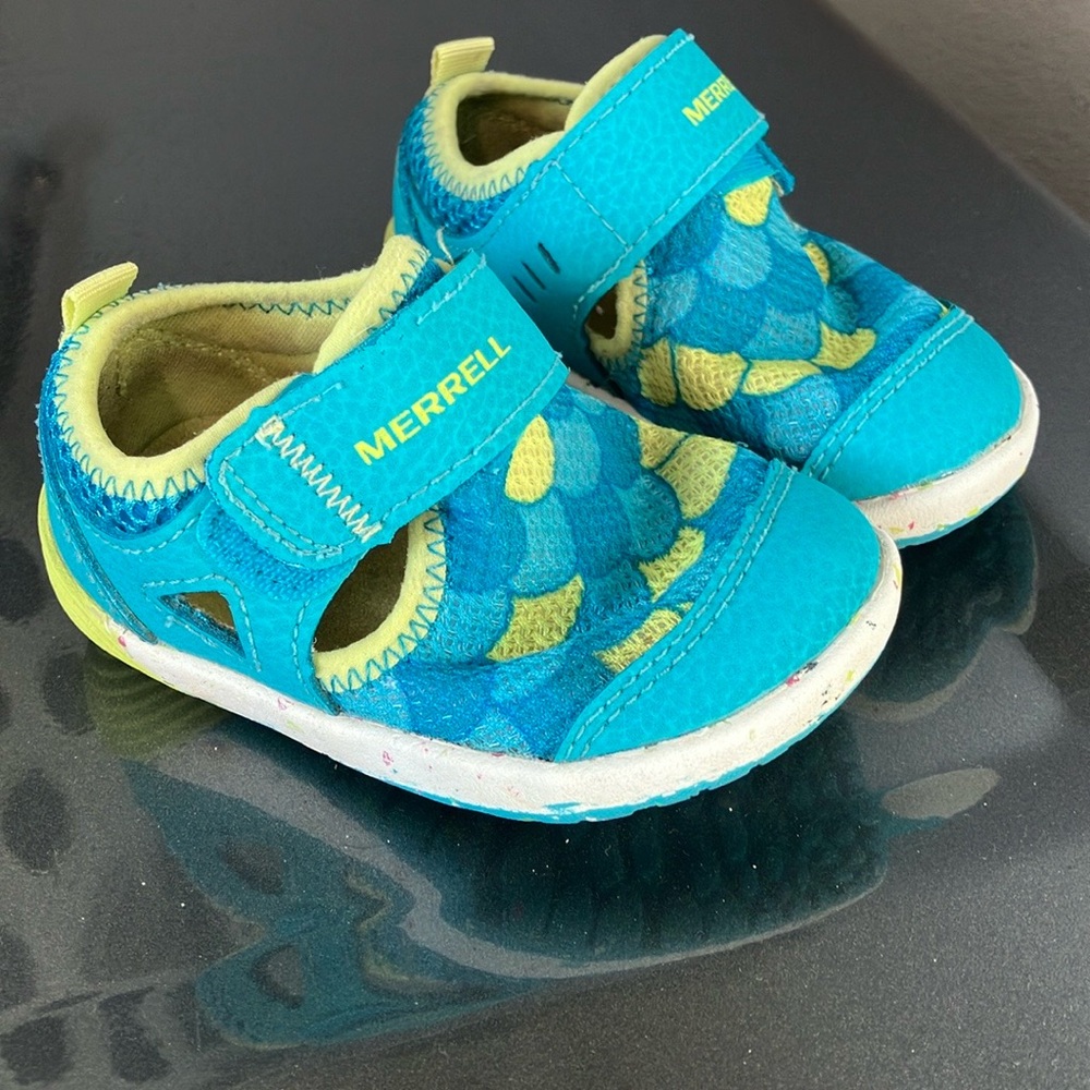 Merrell kids H20 bare steps shoe size 4